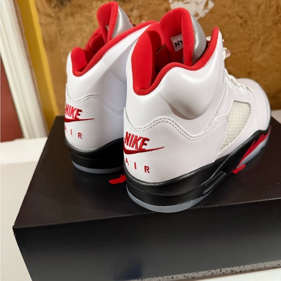 Air Jordan 5 Retro 'White Fire Red' - Picture 3 of 9